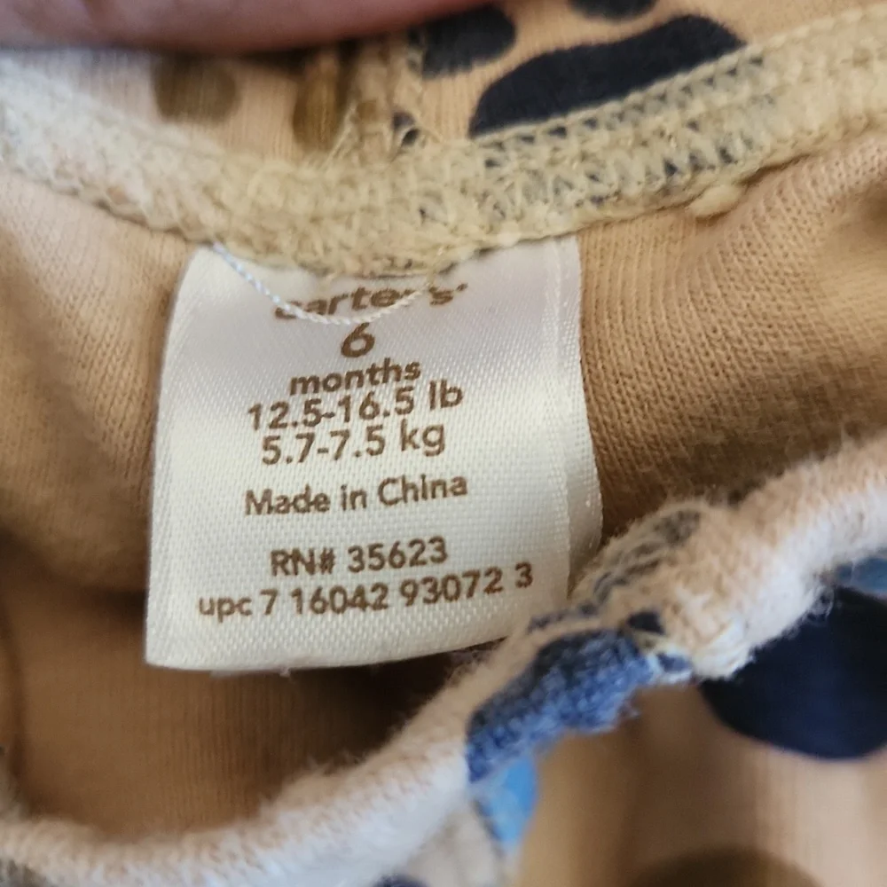 Carter's Bodysuit and pants set Size 6 months